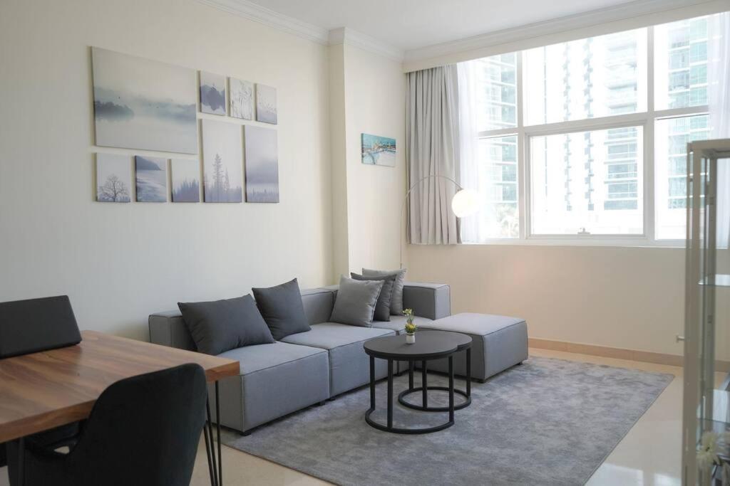 Step Into Serenity - Discover Modern Living In 1Br Apartment With Panoramic Views In Dubai Marina Near Jbr Walk, Beach And Bla Bla Club Buitenkant foto