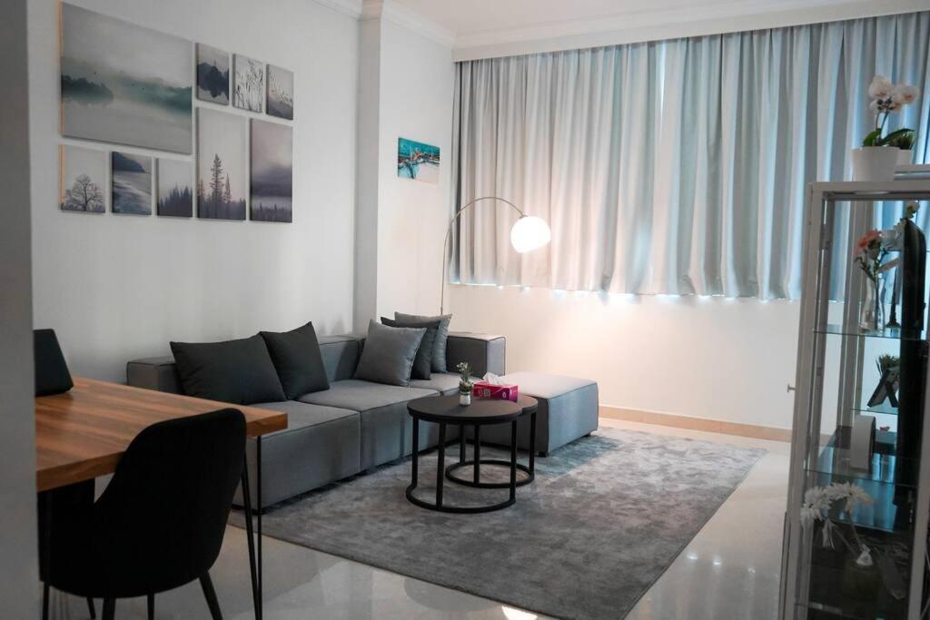 Step Into Serenity - Discover Modern Living In 1Br Apartment With Panoramic Views In Dubai Marina Near Jbr Walk, Beach And Bla Bla Club Buitenkant foto
