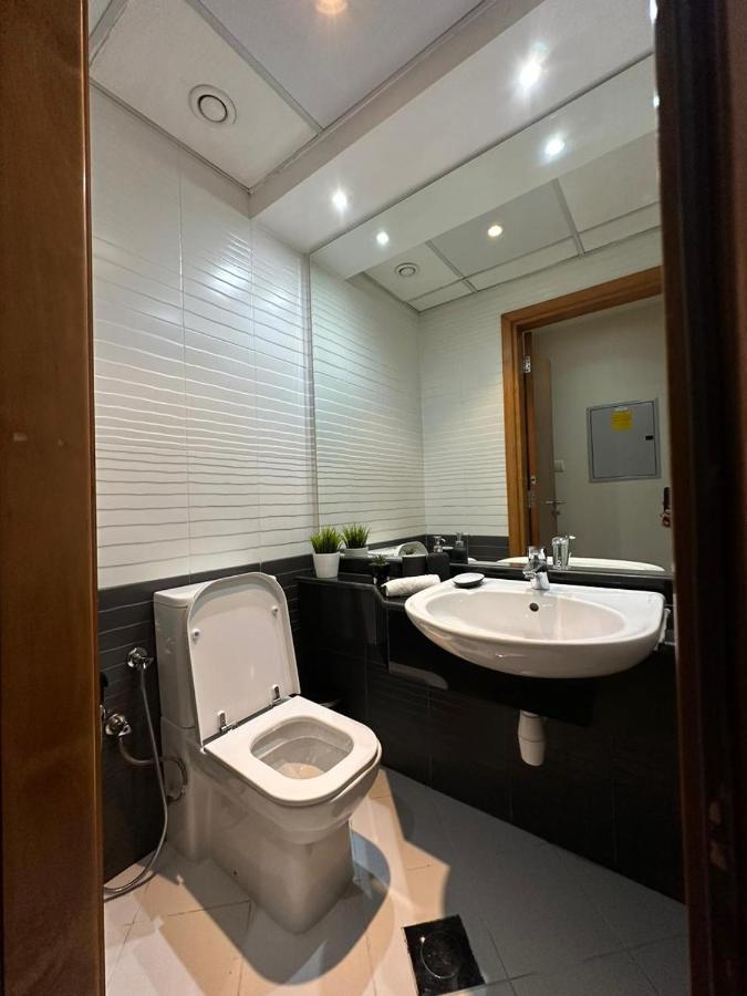 Step Into Serenity - Discover Modern Living In 1Br Apartment With Panoramic Views In Dubai Marina Near Jbr Walk, Beach And Bla Bla Club Buitenkant foto